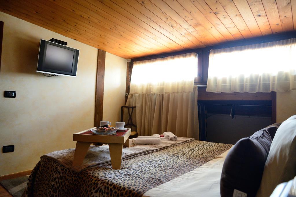 Alla Corte Dei Ventimiglia Montelepre ภายนอก รูปภาพ